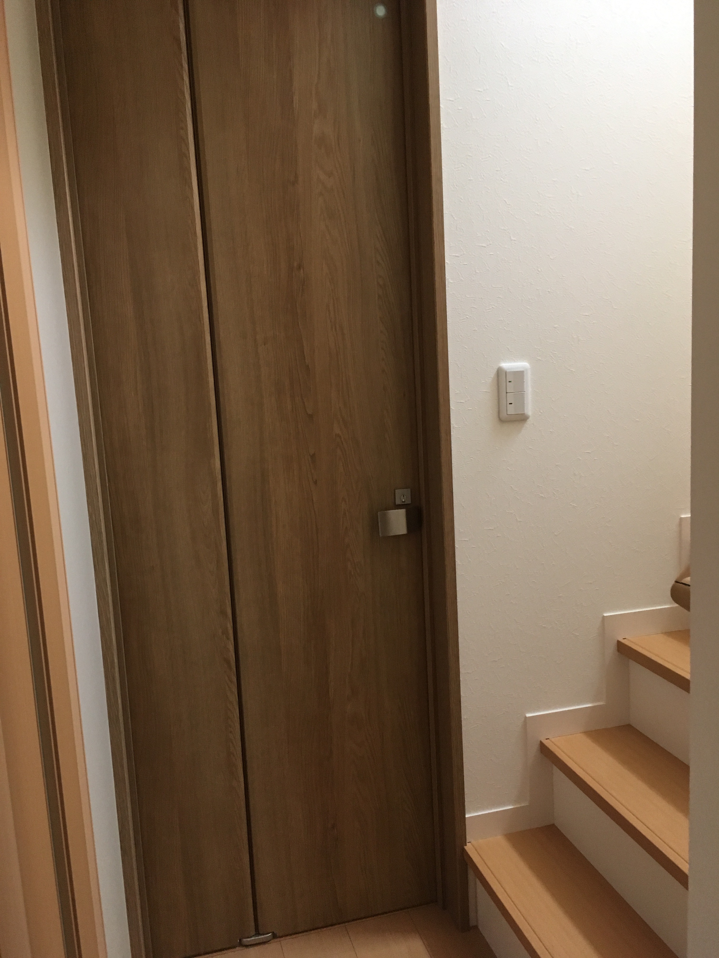 【画像あり】我が家のトイレは折れ戸を採用。パナソニックのベリティスの折れ戸タイプ、気に入っています♪ My Home
